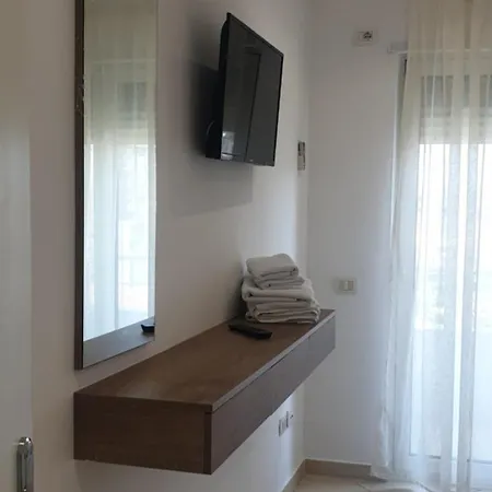 Tirona Apartment *