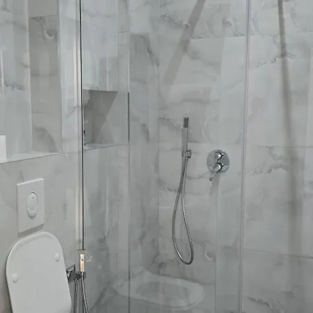 Tirona Apartment